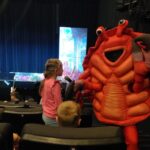 Uczniowie na musicalu.