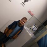 Uczniowie zwiedzają PGE Narodowy.