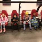 Uczniowie zwiedzają PGE Narodowy.