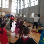 Zabawy podczas balu.