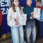 Uczestnicy turnieju szachowego.