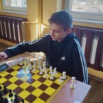 Uczestnicy turnieju szachowego.