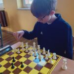 Uczestnicy turnieju szachowego.