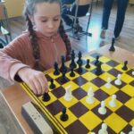 Uczestnicy turnieju szachowego.