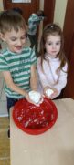 JEŻYKI EKSPERYMENTUJĄ I DOŚWIADCZAJĄ