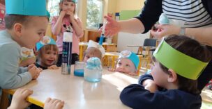 JEŻYKI EKSPERYMENTUJĄ I DOŚWIADCZAJĄ