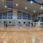 Uczniowie podczas nocowanki.