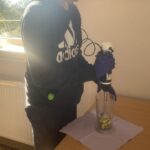 Uczniowie przygotowują wielkanocne przysmaki.