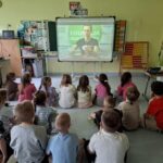 Uczniowie podczas ekofestonu.