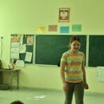 Uczniowie recytują wiersze.