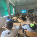 Uczniowie podczas ekofestonu.