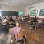 Uczniowie podczas ekofestonu.