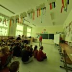 Uczniowie recytują wiersze.