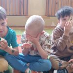 Przedszkolaki z grupy Jeżyki zrealizowały kolejne zadanie z projektu edukacyjnego "Witaminki "