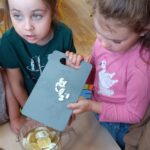 Przedszkolaki z grupy Jeżyki zrealizowały kolejne zadanie z projektu edukacyjnego "Witaminki "