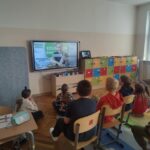 Uczniowie podczas ekofestonu.