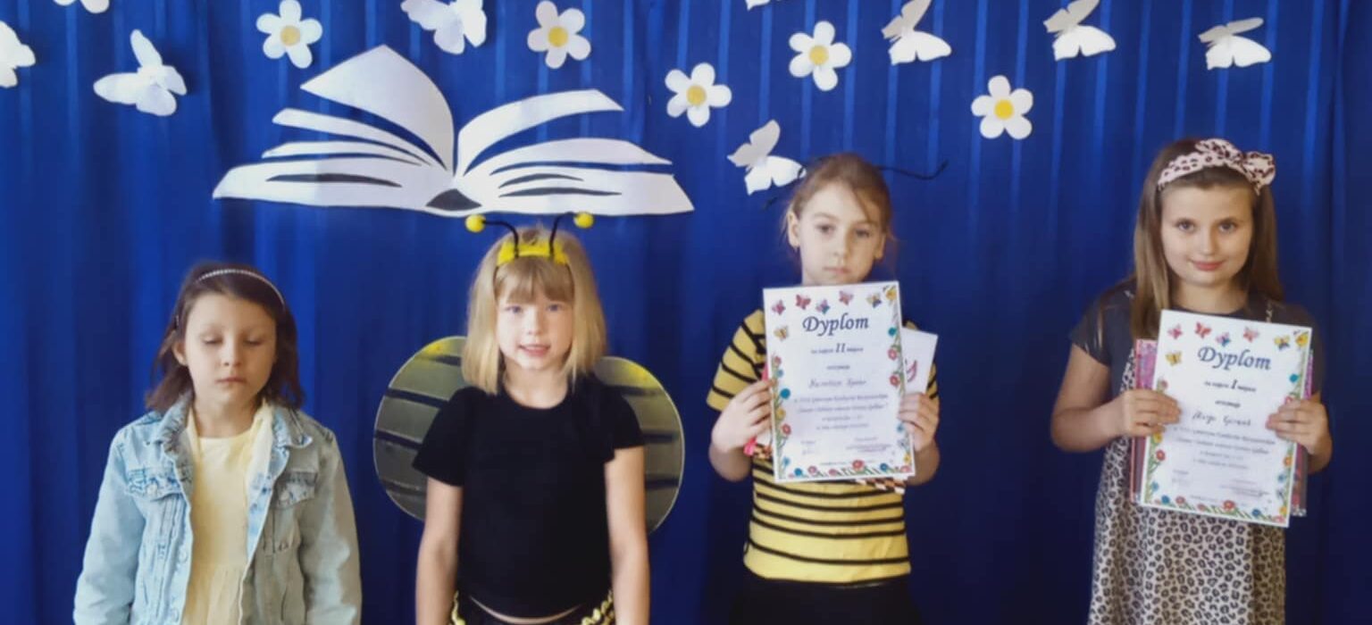 Występ podczas konkursu recytatorskiego.