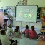 Uczniowie podczas ekofestonu.