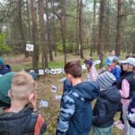 Uczniowie podczas zajęć na świeżym powietrzu?