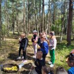 Uczniowie podczas zajęć na świeżym powietrzu?