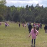 Uczniowie podczas zajęć na świeżym powietrzu?