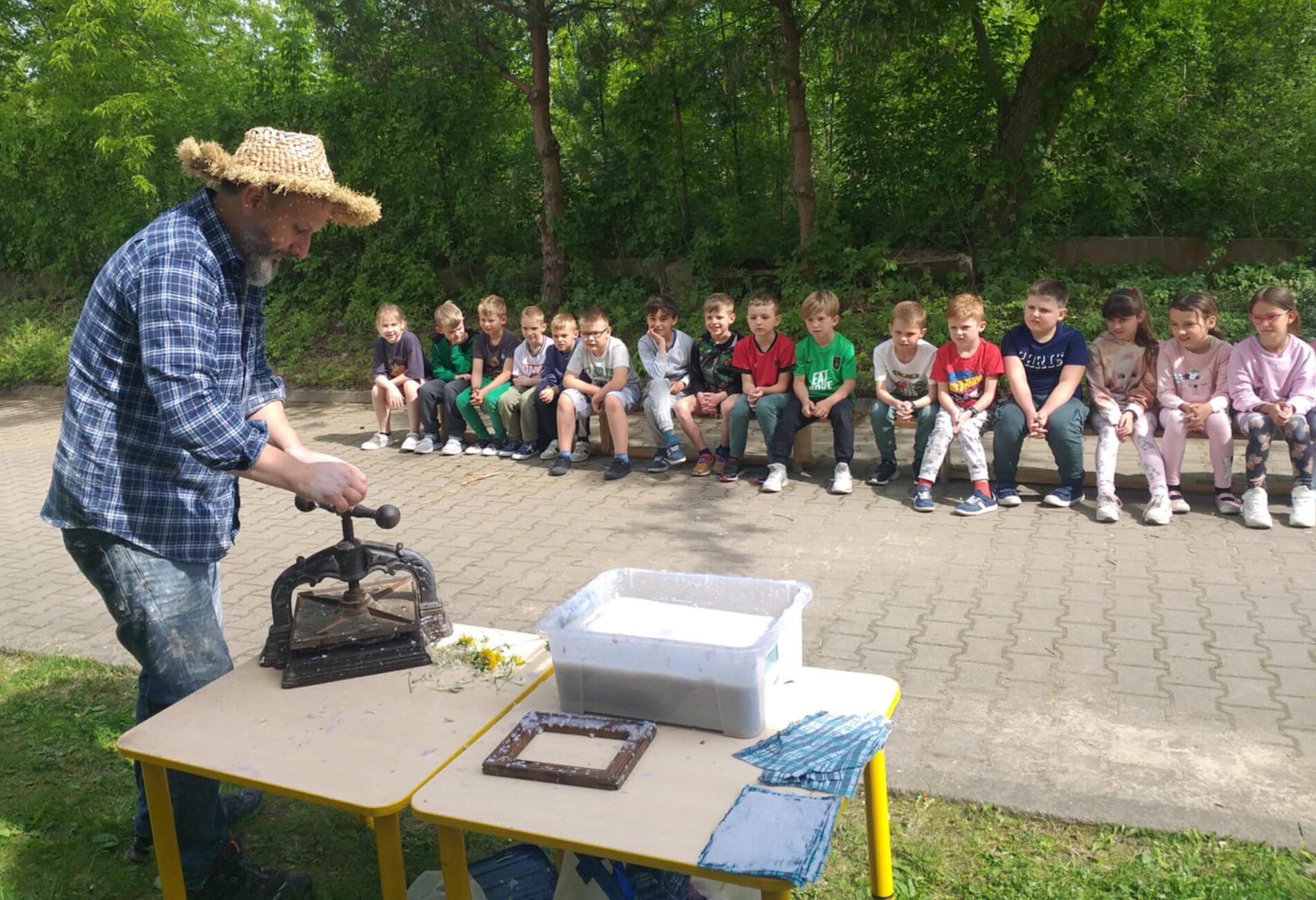 WARSZTATY CZERPANIA PAPIERU