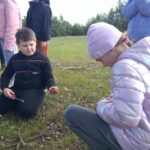 Uczniowie podczas zajęć na świeżym powietrzu?