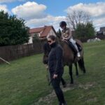 Uczniowie podczas zajęć na świeżym powietrzu?