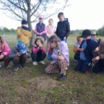 Uczniowie podczas zajęć na świeżym powietrzu?