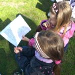 Uczniowie podczas zajęć na świeżym powietrzu?