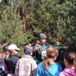 Uczniowie podczas zajęć na świeżym powietrzu?