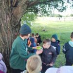 Uczniowie podczas zajęć na świeżym powietrzu?