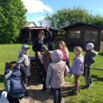 Uczniowie podczas zajęć na świeżym powietrzu?