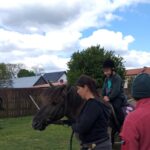 Uczniowie podczas zajęć na świeżym powietrzu?