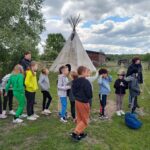 Uczniowie podczas zajęć na świeżym powietrzu?