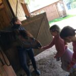 Uczniowie podczas zajęć na świeżym powietrzu?