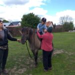 Uczniowie podczas zajęć na świeżym powietrzu?