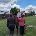 Uczniowie podczas zajęć na świeżym powietrzu?