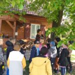 Uczniowie podczas zajęć na świeżym powietrzu?