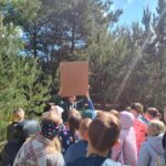 Uczniowie podczas zajęć na świeżym powietrzu?