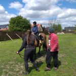 Uczniowie podczas zajęć na świeżym powietrzu?