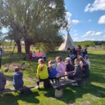 Uczniowie podczas zajęć na świeżym powietrzu?