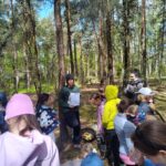 Uczniowie podczas zajęć na świeżym powietrzu?