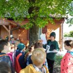 Uczniowie podczas zajęć na świeżym powietrzu?