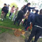 Uczniowie podczas zajęć na świeżym powietrzu?