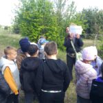 Uczniowie podczas zajęć na świeżym powietrzu?