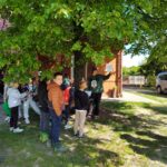 Uczniowie podczas zajęć na świeżym powietrzu?