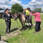 Uczniowie podczas zajęć na świeżym powietrzu?