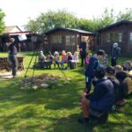 Uczniowie podczas zajęć na świeżym powietrzu?