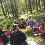 Uczniowie podczas zajęć na świeżym powietrzu?